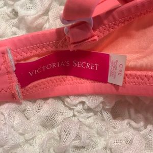 Victoria's Secret Swim - Victoria’s Secret swim top Victoria's Secret Swim - Victoria’s Secret swim top